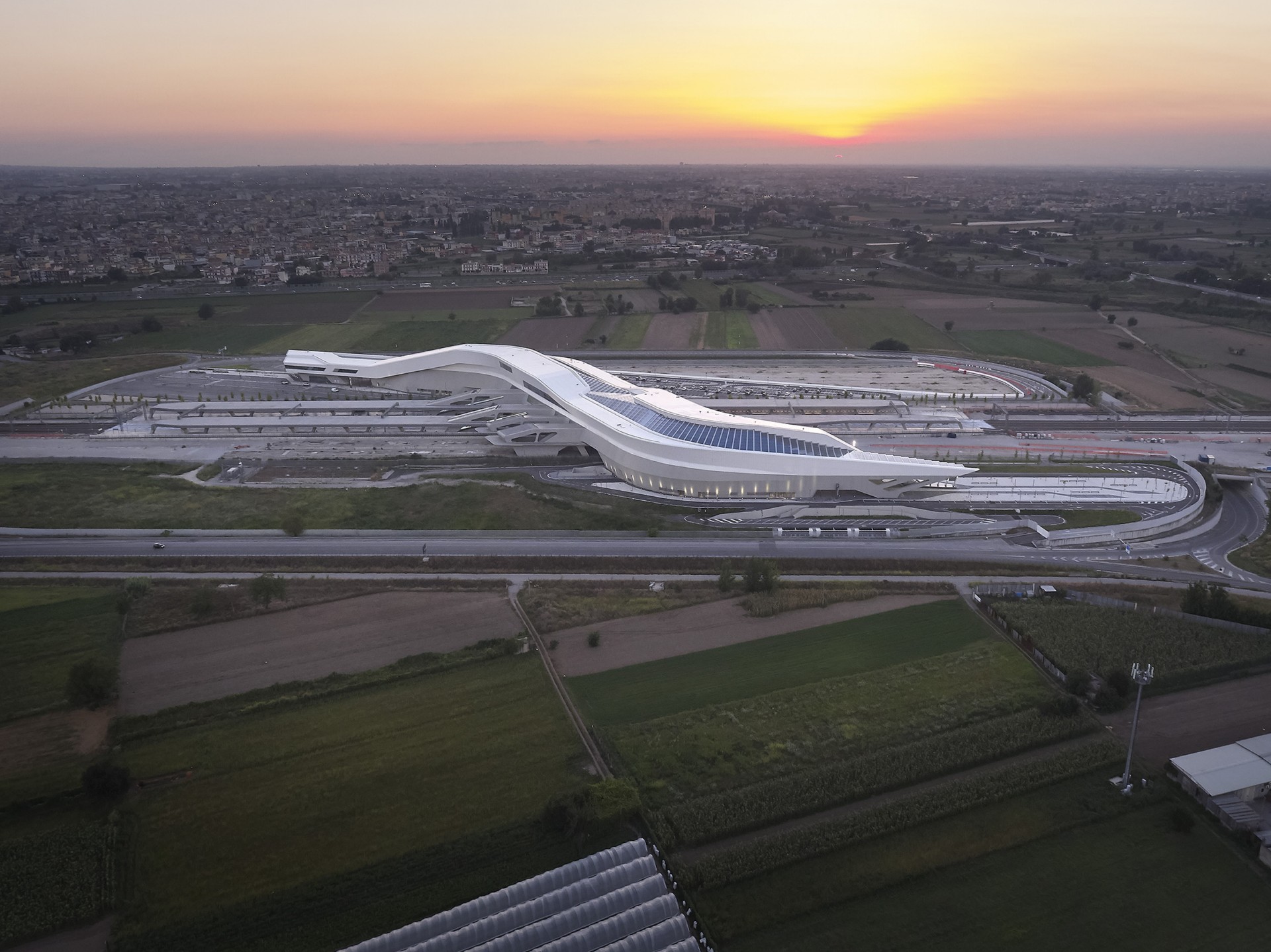 Zaha Hadid Architects NapoliAfragola High Speed Train Station | Floornature