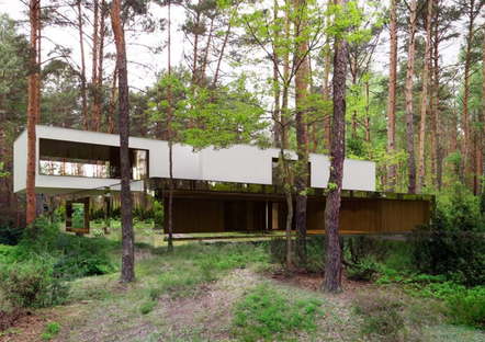Izabelin House: a mirror in the forest outside Warsaw
