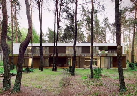 Izabelin House: a mirror in the forest outside Warsaw
