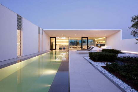 Jesolo Lido Pool Villa technology, architecture and simplicity
