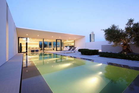 Jesolo Lido Pool Villa technology, architecture and simplicity
