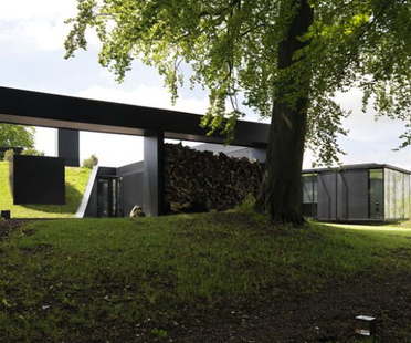 House in the Chilterns: In the footsteps of Mies Van Der Rohe
