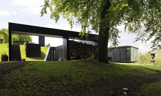 House in the Chilterns: In the footsteps of Mies Van Der Rohe
