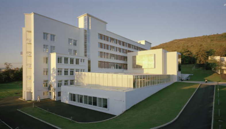Conversion of the Sabourin sanatorium into a school of architecture
