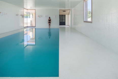 Pool in Ovar by Nelson Resende Arquitecto
