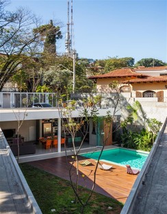 FGMF Architects Marquise House with patio in San Paolo 
