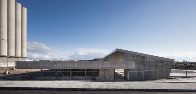 Trujillo bus station: an ode to concrete
