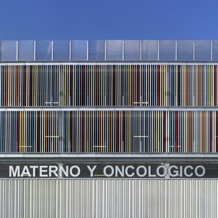 Studio Díaz y Díaz Arquitectos - Maternity and Oncologic Parking
