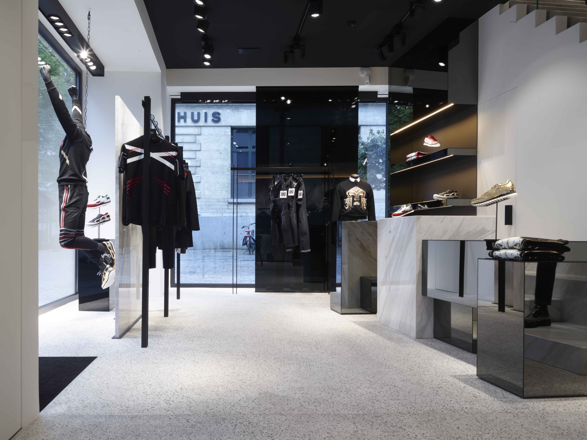 Architecture for shopping: best store | Floornature