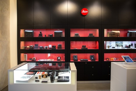 DC10: a surface project for the Leica Store in Rome
