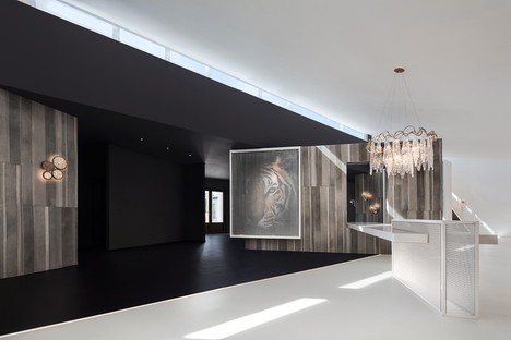 A ray of light meets design: SERIP Showroom by CUN Design
