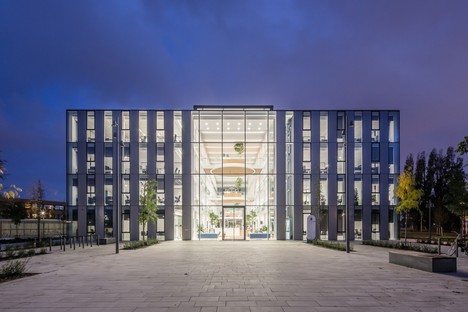 Cepezed Westland Town Hall: a greenhouse for the people of Naaldwijk

