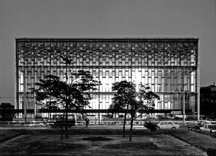 Two exhibitions about iconic buildings at Architektur Galerie Berlin
