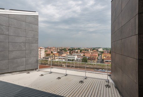 The new Territorial Paediatric Centre in Parma creates material and colour effects with ceramics
