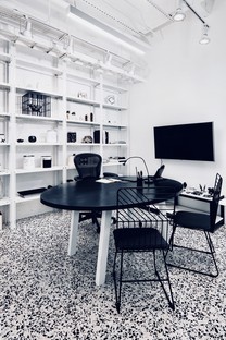 The Mexican designers of Cadena Asociados have new black and white offices in Monterrey

