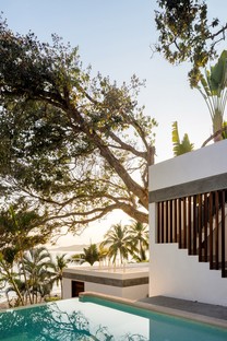 Main Office designs a house surrounded by the tropical landscape of Mexico
