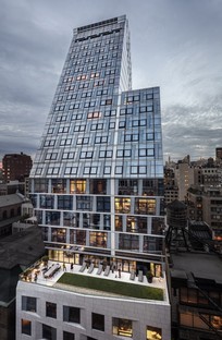 35XV a sequined skyscraper in Manhattan by FXCollaborative
