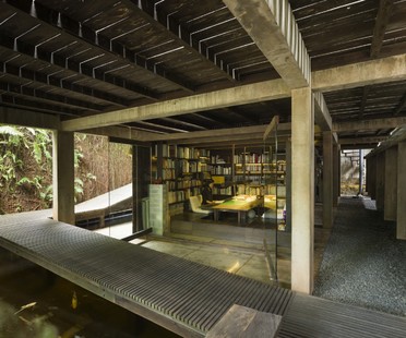 Architectures in Indonesia: a micro-library and a residence
