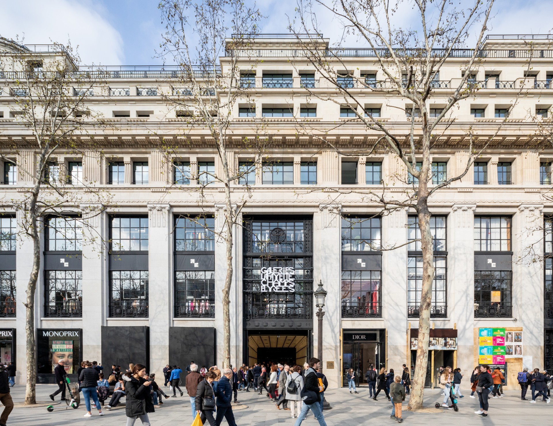 chanel takes over galeries lafayette champs elysees