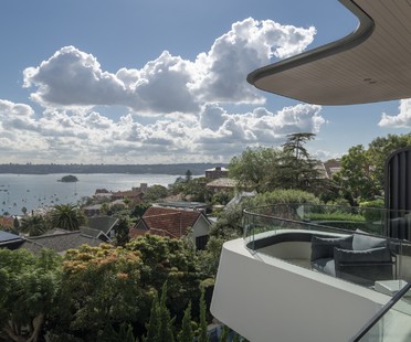 Luigi Rosselli Architects Hill House a panoramic viewpoint over Sydney
