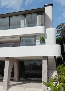 Luigi Rosselli Architects Hill House a panoramic viewpoint over Sydney
