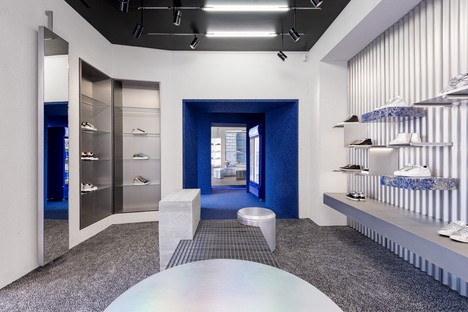 Piuarch designs an innovative sneakers store in Milan
