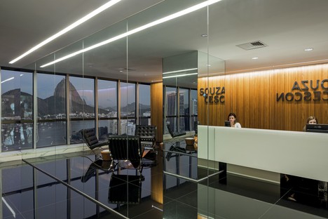 Reinach Mendonça Arquitetos Associados designs office building overlooking Sugarloaf Mountain in Rio de Janeiro
