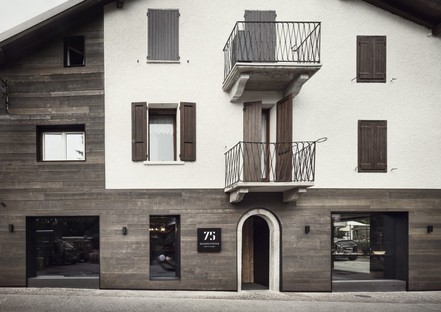 Lissoni Associati 75 Café and Lounge, Wine Bar in Ponte di Legno, Brescia
