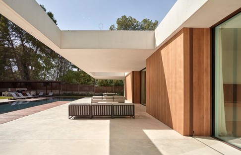 Ramón Esteve Casa en La Cañada contemporary patio home in Valencia
