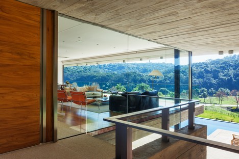 Reinach Mendonça Arquitetos Associados designs LG Residence in Bragança Paulista
