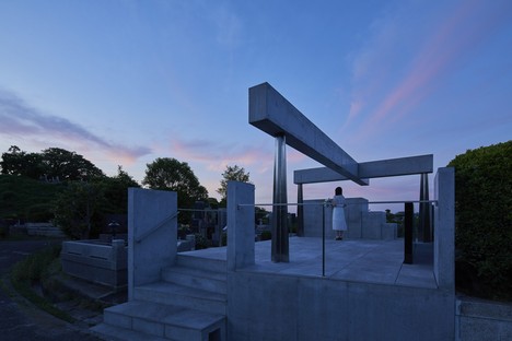 Takeshi Hosaka Architects renovates the grave of the Kamakura Yukinoshita Church
