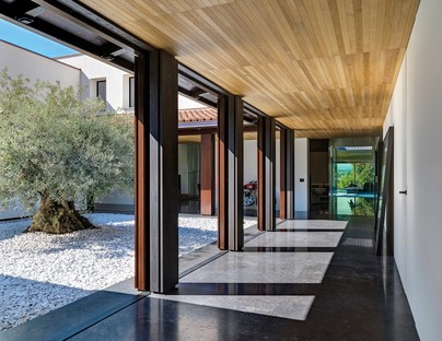 Federico Delrosso Villa Alce in Biella: contemporary spaces surrounded by greenery 

