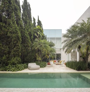 Fernanda Marques Associated Architects designs Bucareste, private residence in São Paulo
