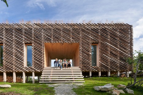 Mork-Ulnes Architects Skigard Hytte living amid nature in Norway 
