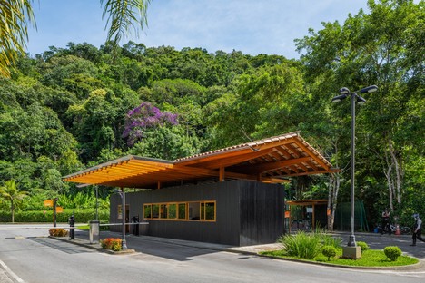 Reinach Mendonça Arquitetos Associados designs new entrance and social club for the Laranjeiras Condominium in Rio de Janeiro
