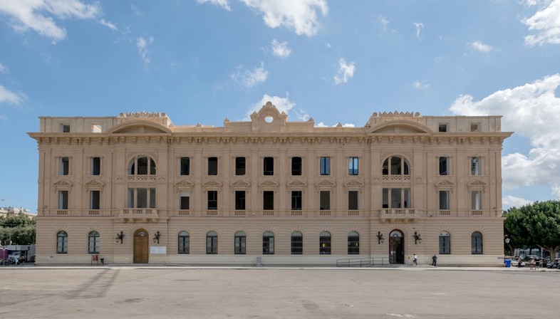 Innovative Active Surfaces for the panoramic rooftop of Lecce’s Palazzo delle Poste 
