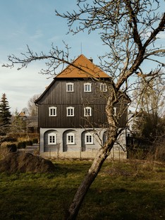 Atelier ST completes the renovation of a Faktorenhaus in Schönbach
