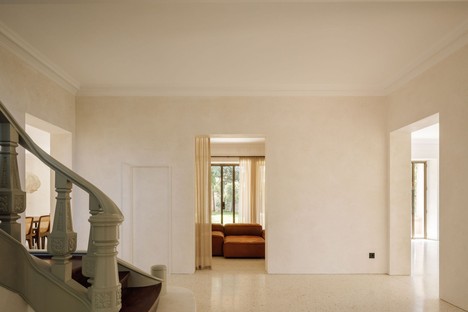 Ricardo Bak Gordon designs renovation and residential restoration in Porto - House 1 

