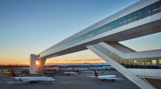 Skidmore, Owings & Merrill Aerial Walkway for Seattle-Tacoma Airport

