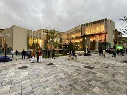 BCQ arquitectura barcelona + Toni Casamor Pilarín Bayés Library in Vic, Spain 