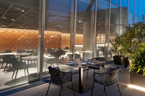 Andrea Maffei Architects design DAV Restaurant in the Allianz Tower in Milan

