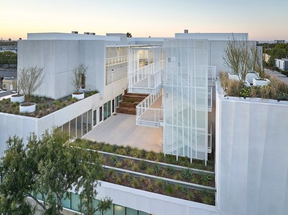 Brooks + Scarpa The Rose Apartments in Los Angeles

