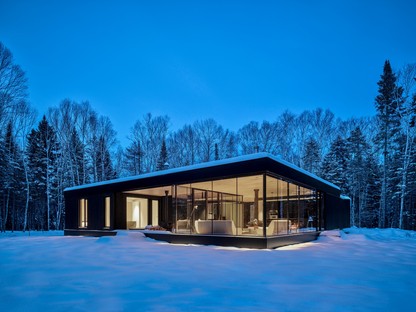 ACDF Architecture designs a glass house to rediscover the connection with nature

