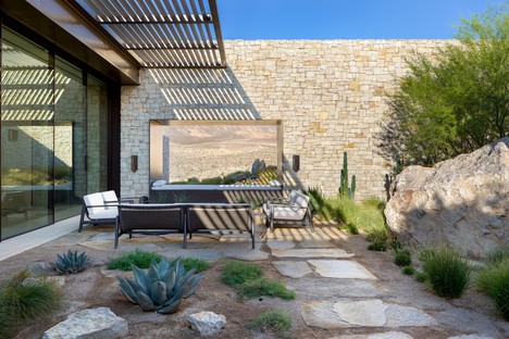 Architecture and nature, a home in the desert: Fort 137 by Daniel Joseph Chenin
