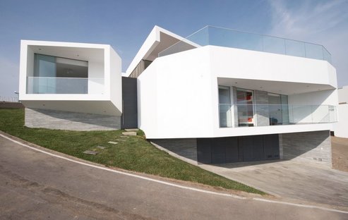 Vertice Arquitectos, J-4 House /Villa PERU
