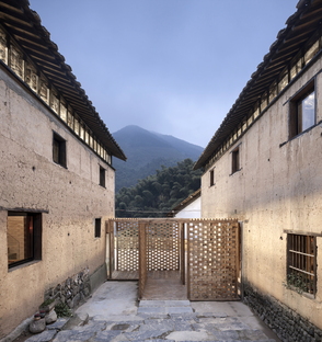 AZL Architects and Librairie Avant-Garde Tonglu, China 