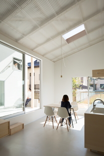 y+M design office and the Floating Roof House in Kobe
