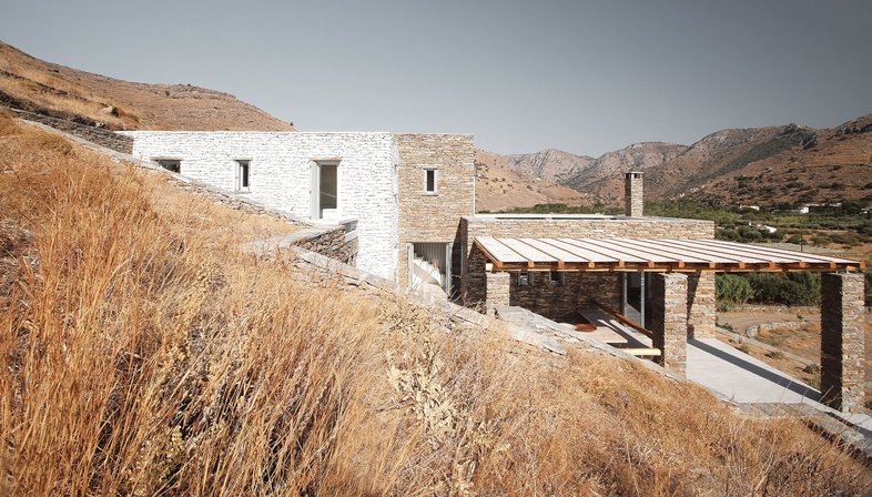 Cometa Architects: Rocksplit, house on the island of Kea in the Cyclades
