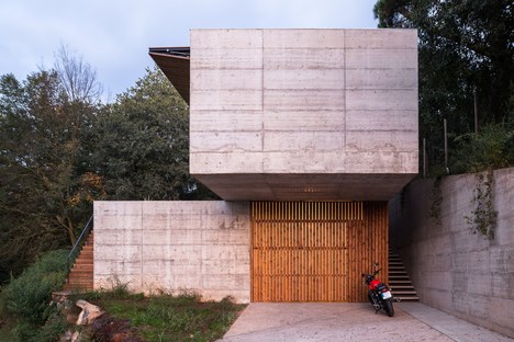 Arnau estudi d’arquitectura: Retina home in Santa Pau, Girona 

