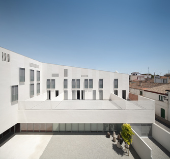 Batlle i Roig: Can Bisa cultural centre and new homes
